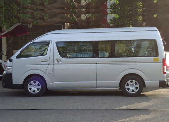 8+1 seater toyota hiace imported van hire delhi