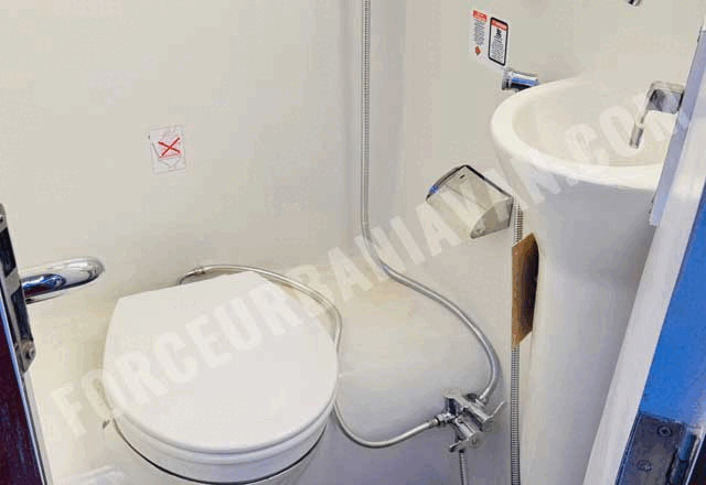 delhi agra jaipur tour by 16 seater eicher luxury coach with toilet washroom hire in delhi