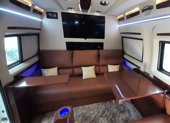 delhi to shimla manali tour by 6 seater caravan with toilet washroom two recliner seats on rent delhi