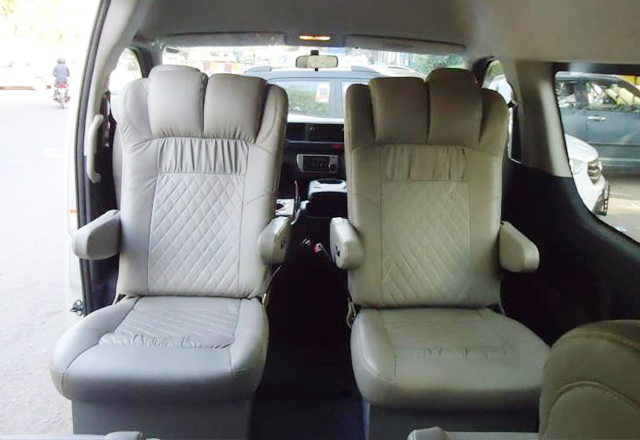 8+1 seater toyota hiace imported mini van on rent in delhi